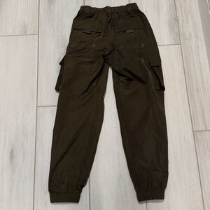 ALO Yoga woman’s green Brown Cargo Pants